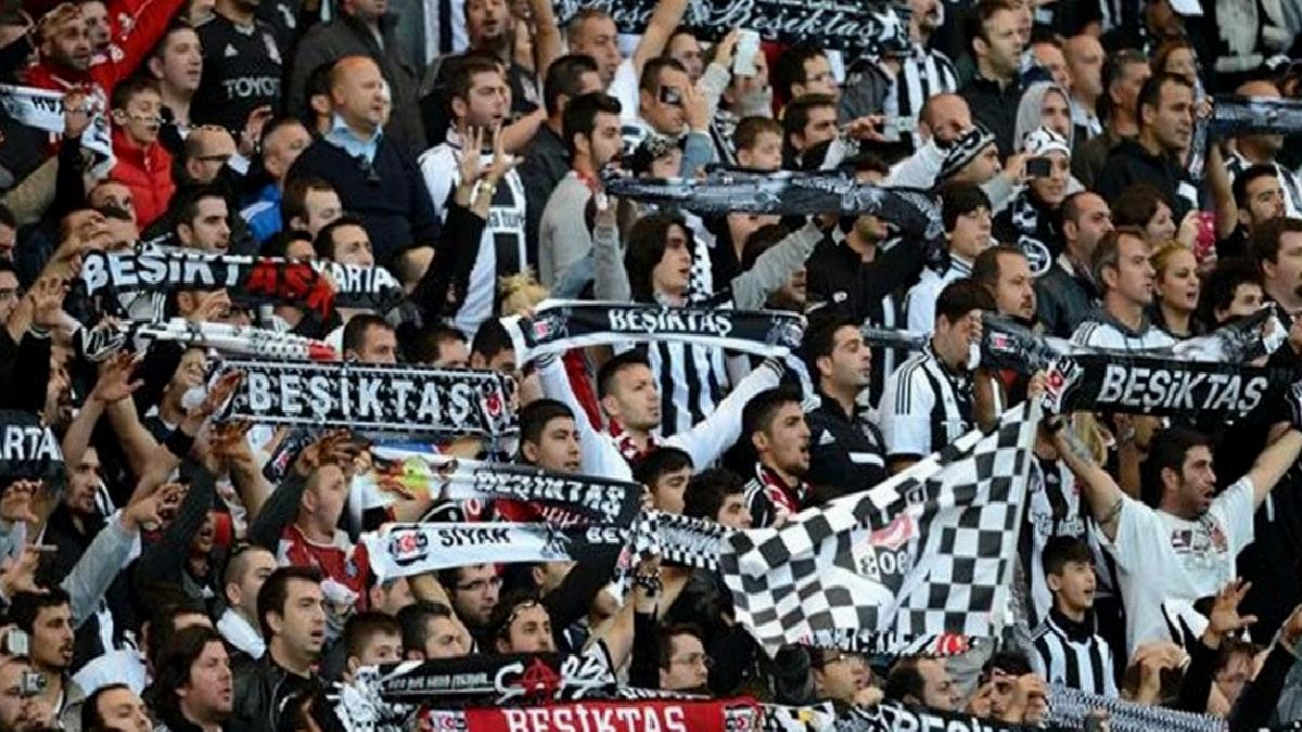 besiktasli-taraftarlardan-manali-hareket-tribunler-sessizlige-burunecek-ciBaPpOb.jpg