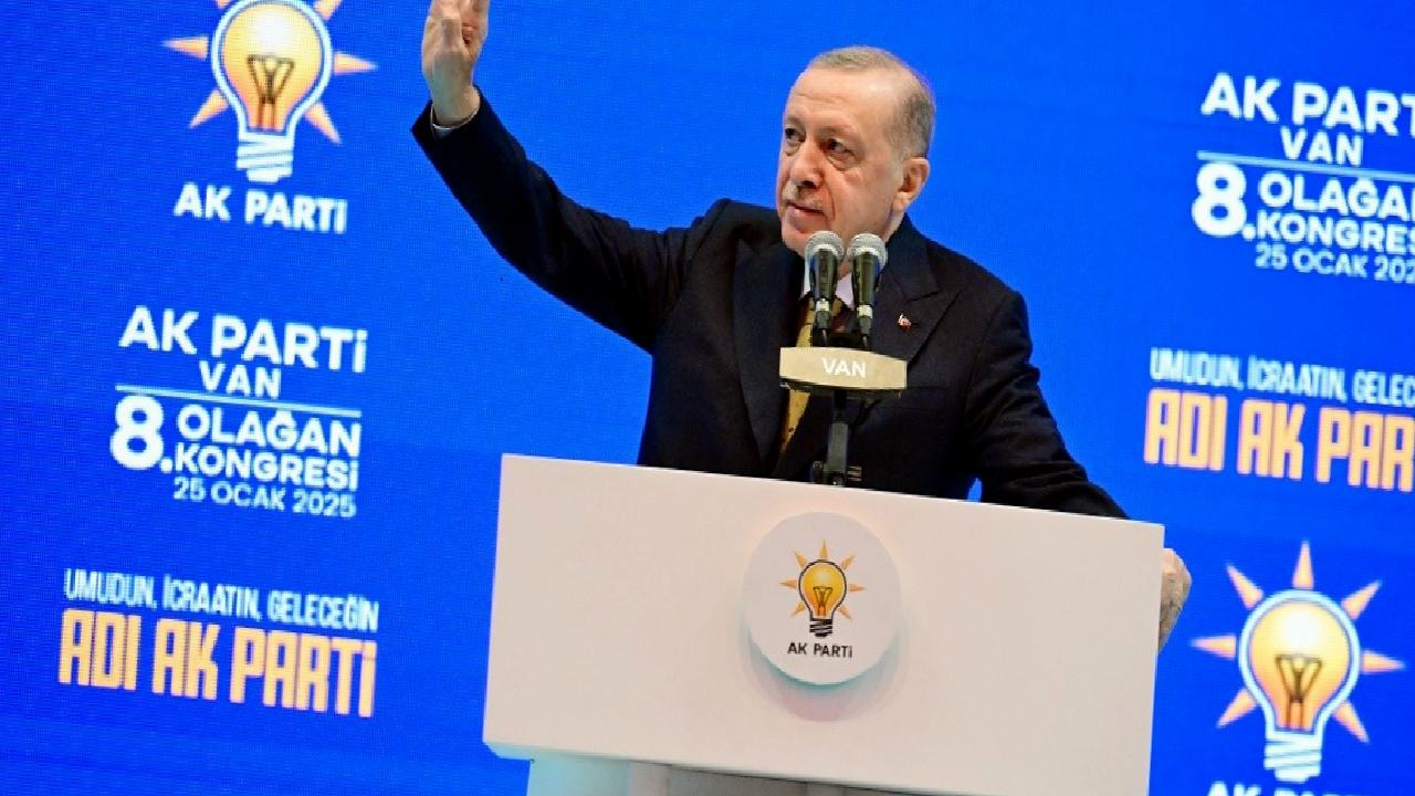 cumhurbaskani-erdogan-vanda-konustu-2028-secimlerini-isaret-etti-PnMTgaBY.jpg