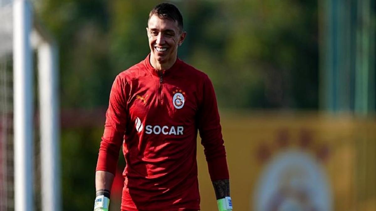 fernando-muslera-rekor-icin-alanda-XtiwAFiz.jpg