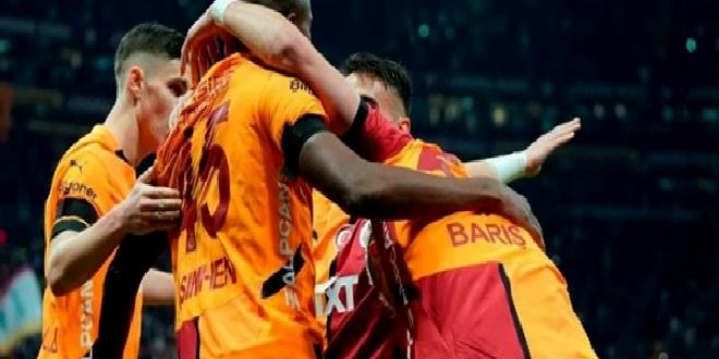 galatasaray-liderligini-surdurdu-muslera-tarihe-gecti-GEvAncrn.jpg