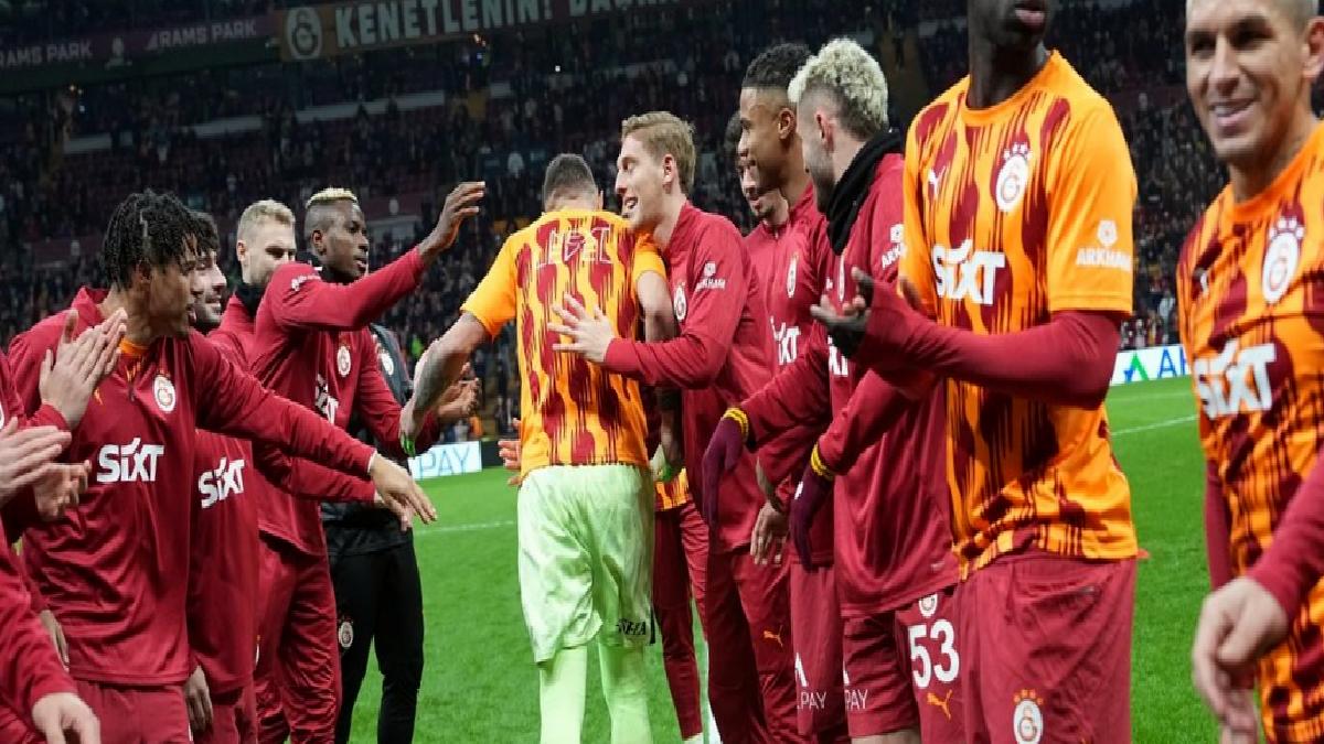 galatasaray-taraftarindan-musleraya-destek-uTapJTO4.jpg