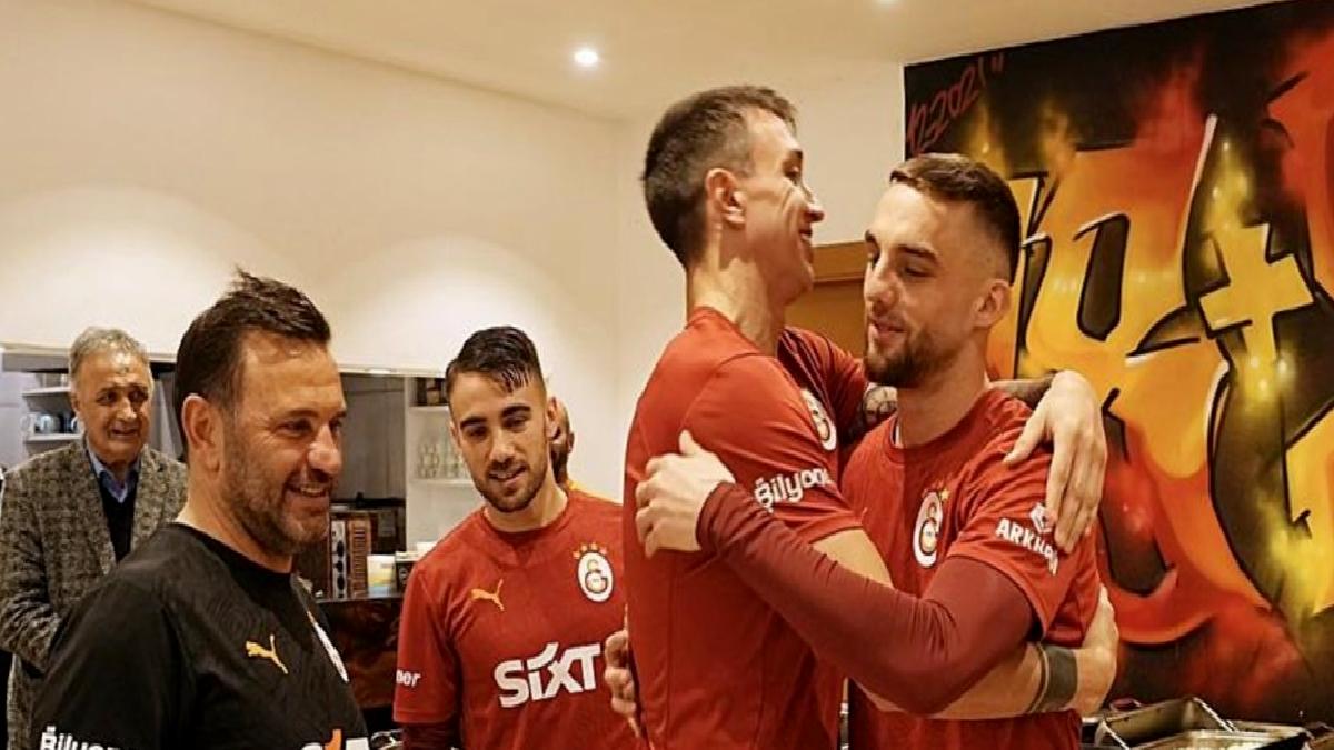 galatasarayda-berkan-kutlunun-dogum-gunu-kutlandi-s9Zv9UOZ.jpg