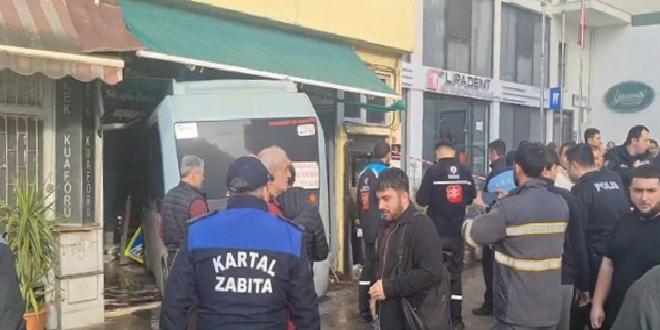 istanbulda-denetimden-cikan-minibus-is-yerine-girdi-8Fz5IlMz.jpg