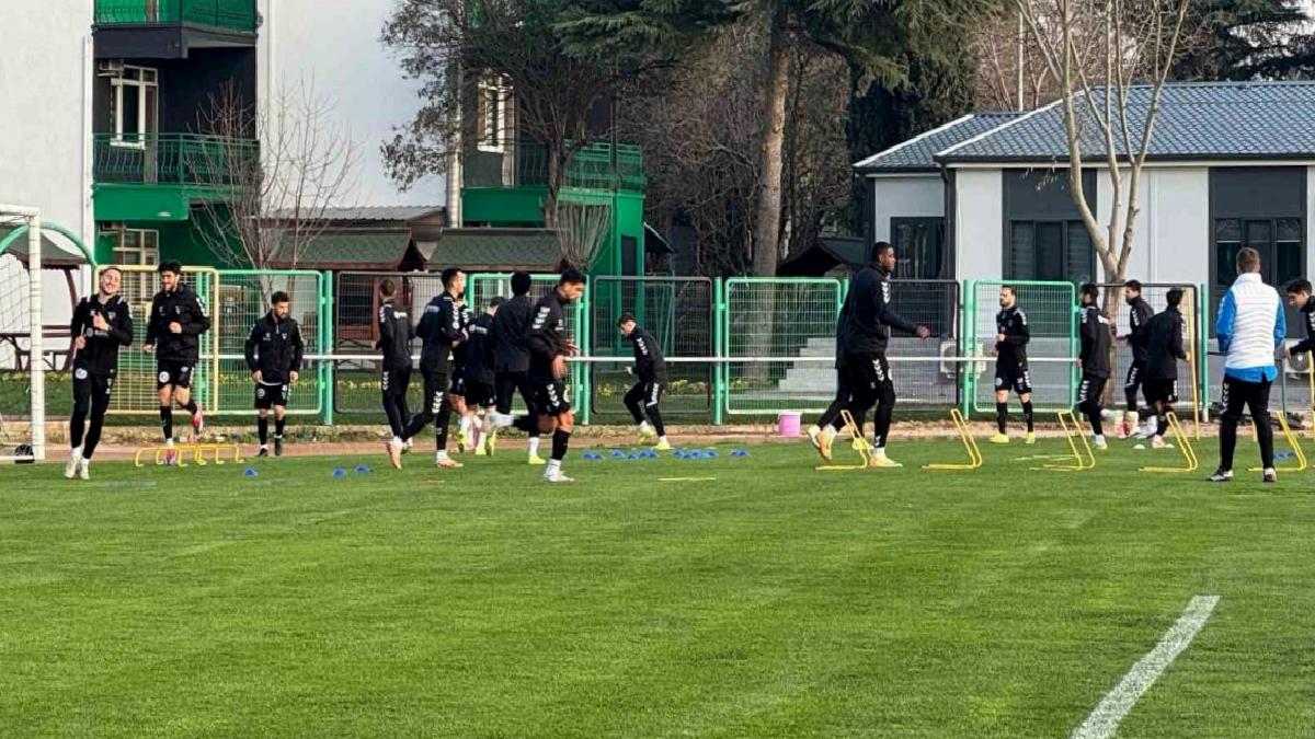 kocaelispor-iki-ismi-takimda-dusunmuyor-UjDiW5Zj.jpg