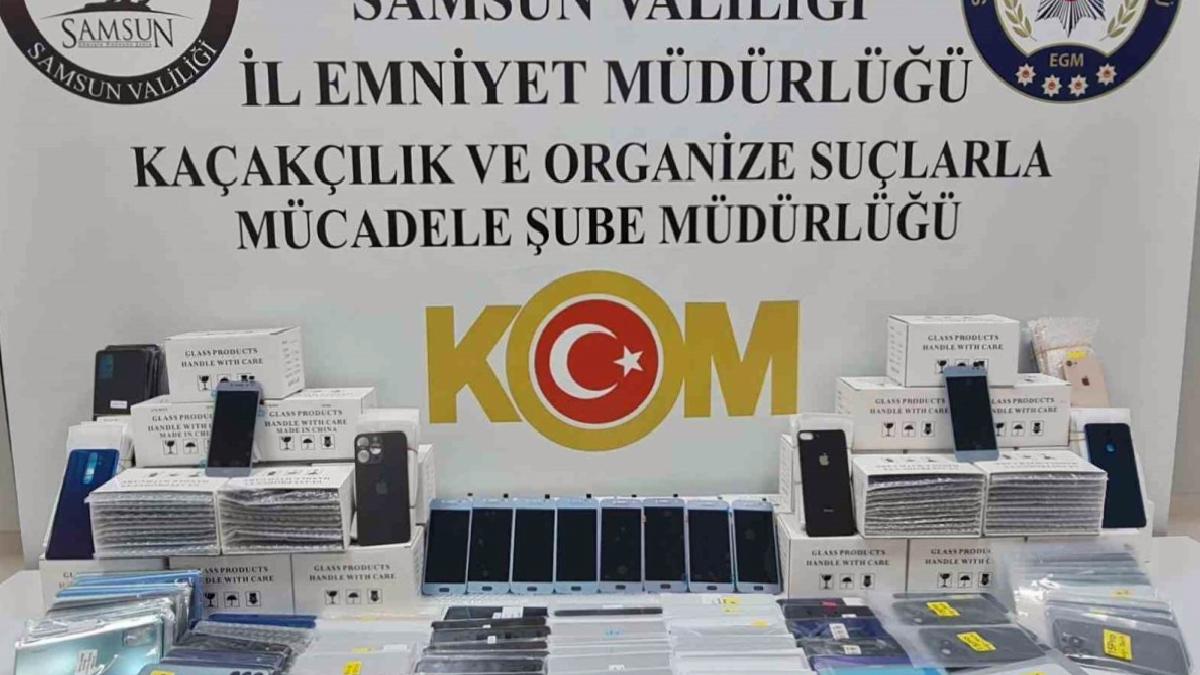 samsunda-yuzlerce-gumruk-kacagi-telefon-kesimi-ele-gecirildi-dsCBmgY4.jpg