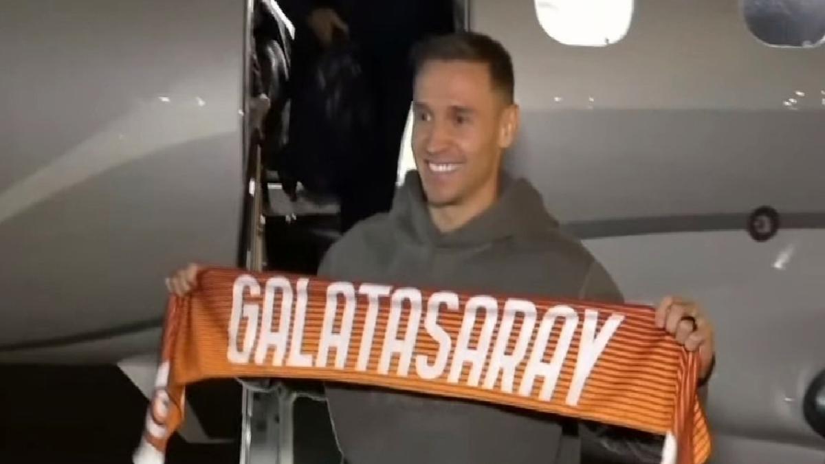 galatasarayin-yeni-transferi-przemyslaw-frankowski-istanbula-geldi-iste-birinci-imajlar-raX72AyH.jpg