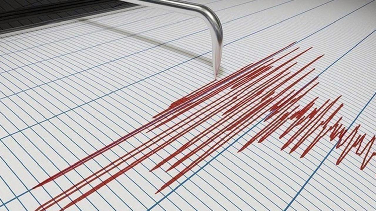 son-dakika-ege-denizinde-pes-pese-iki-deprem-izmirde-de-hissedildi-LMLpYX4S.jpg