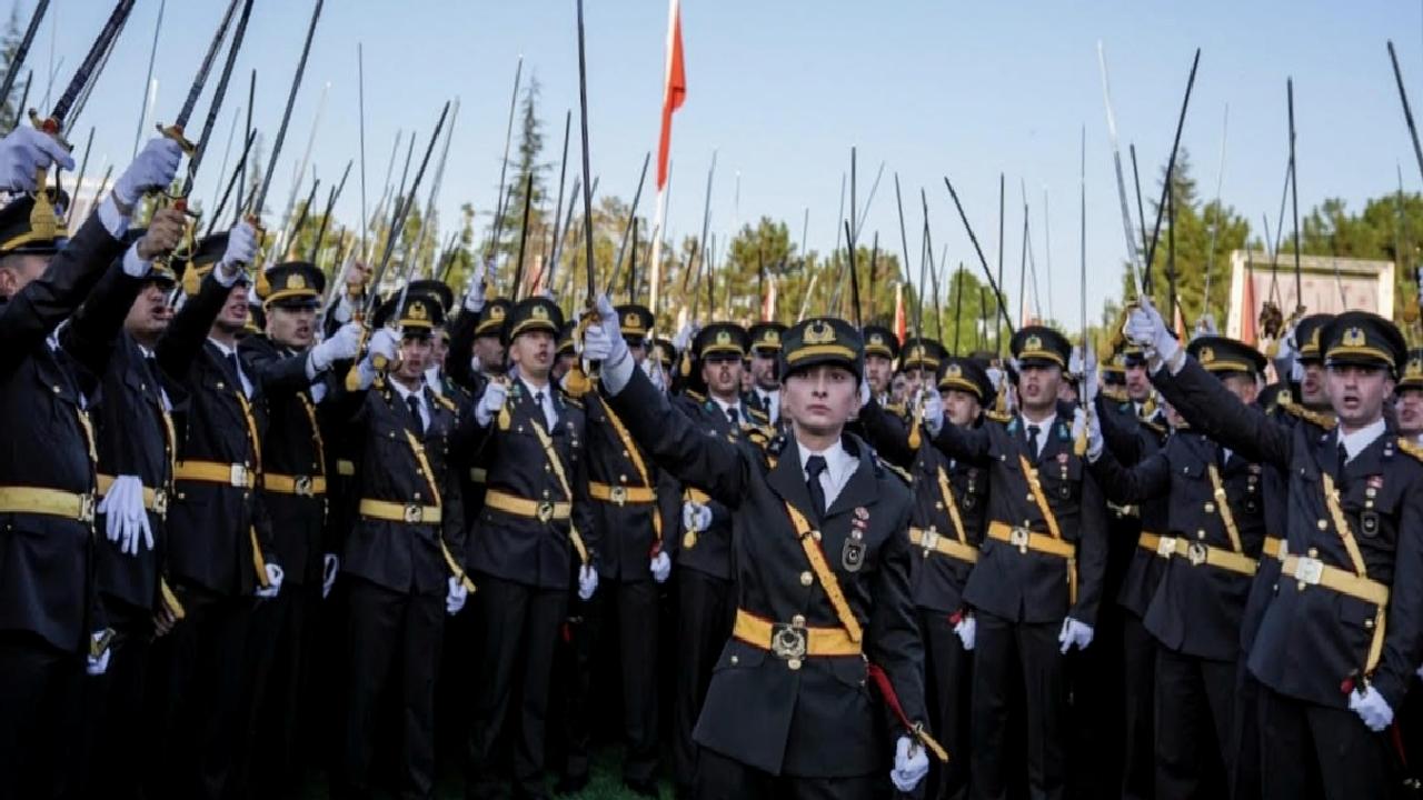 son-dakika-msb-acikladi-tegmenlerin-kilicli-yemininde-karar-muhakkak-oldu-a5JrmXPH.jpg